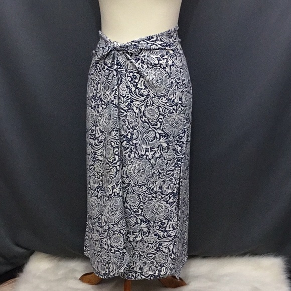 Ann Taylor Dresses & Skirts - Tied skirt